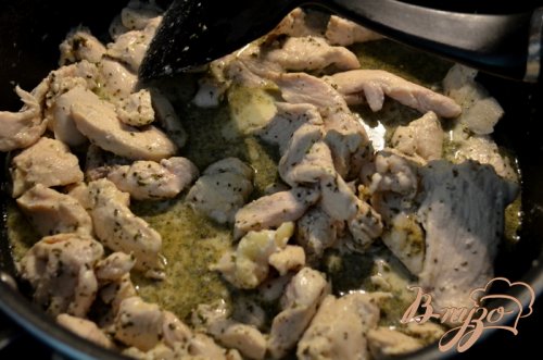 Куриные грудки с базиликом и вялеными помидорами Куриные грудки с базиликом и вялеными помидорами