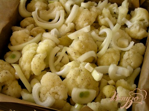 Запеченная цветная капуста с заправкой из маслин Запеченная цветная капуста с заправкой из маслин