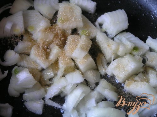 Мясной пирог с рисом, карамелизированным луком и яблоками Мясной пирог с рисом, карамелизированным луком и яблоками