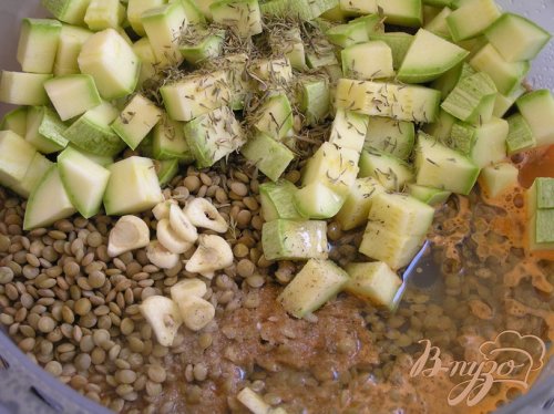 Чечевица, томленная в морковном соке с кабачками и шпинатом Чечевица, томленная в морковном соке с кабачками и шпинатом
