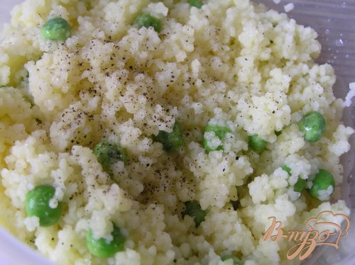 Яичница в перце с кускусом и зеленым горошком Яичница в перце с кускусом и зеленым горошком