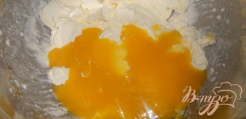 Сладкие роллы из шоколадных блинчиков с клубникой и лимонным курдом Сладкие роллы из шоколадных блинчиков с клубникой и лимонным курдом