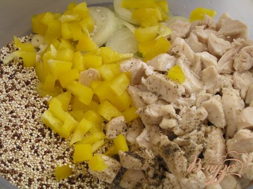 «Кассероль» с курицей, киноа и сладким перцем «Кассероль» с курицей, киноа и сладким перцем