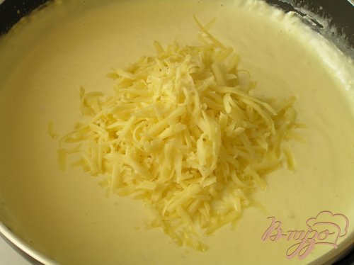 Курица с рисом под соусом "Морнэ" Курица с рисом под соусом "Морнэ"
