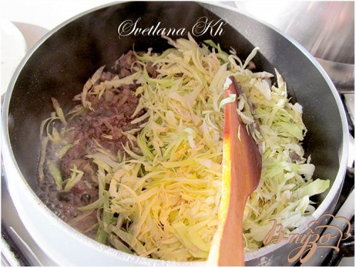 Пирожки с мясом, капустой и помидорами Пирожки с мясом, капустой и помидорами