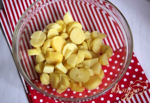 Немецкий картофельный салат с редисом и маринованными огурчиками Немецкий картофельный салат с редисом и маринованными огурчиками