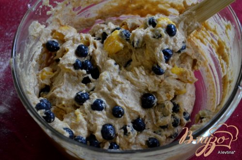 Кекс с персиками и голубикой Кекс с персиками и голубикой