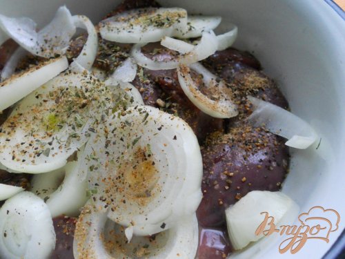 Шашлык на сковороде из куриной печени Шашлык на сковороде из куриной печени