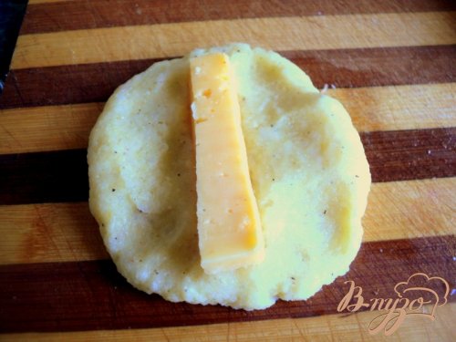 Картофельные пирожки с сыром Картофельные пирожки с сыром