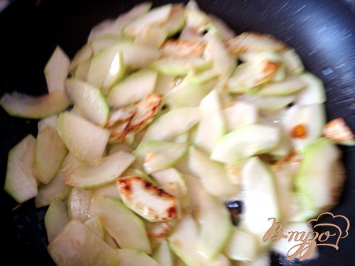 Кабачки тушёные с горошком Кабачки тушёные с горошком