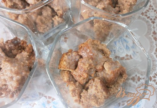 Банановый десерт с соусом из ирисок Банановый десерт с соусом из ирисок
