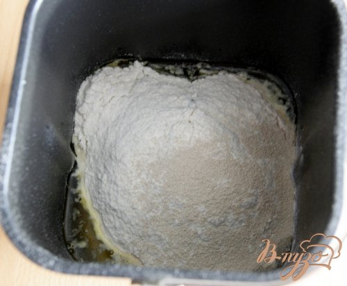 Фокачча с шафраном, луком, чесноком и маслинами Фокачча с шафраном, луком, чесноком и маслинами