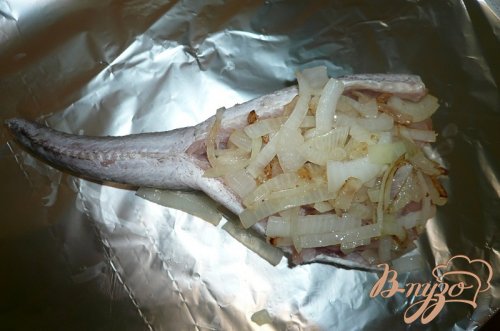 Хек запеченный с луком и сыром Хек запеченный с луком и сыром