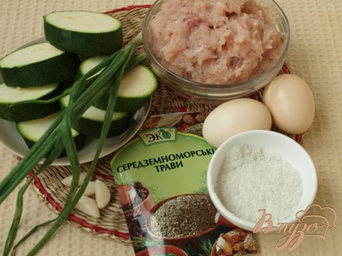 Кабачковые медальоны с куриным фаршем Кабачковые медальоны с куриным фаршем