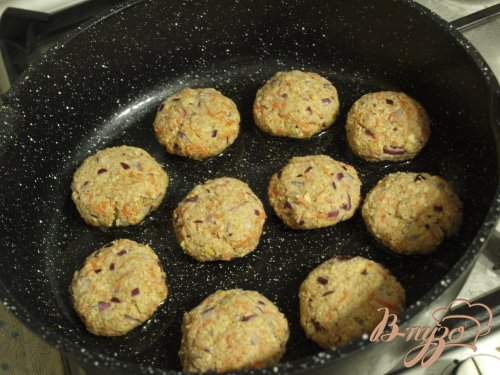 Морковно-нутовые котлеты с цельнозерновой мукой Морковно-нутовые котлеты с цельнозерновой мукой