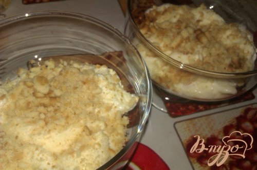 Банановый десерт с мороженым и печеньем Банановый десерт с мороженым и печеньем