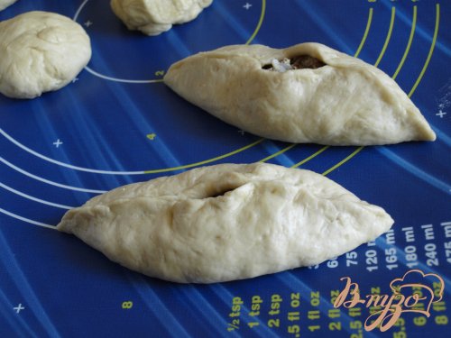 Мясные расстегаи с луком и яйцом Мясные расстегаи с луком и яйцом