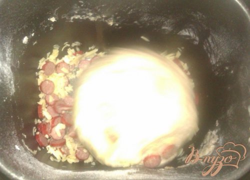 Хлеб с копчеными колбасками сыром и чесноком Хлеб с копчеными колбасками сыром и чесноком