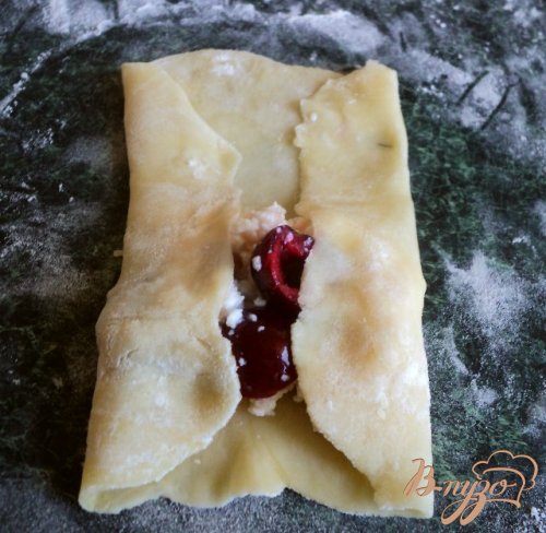 Пирожки с творогом и черешней. Пирожки с творогом и черешней.
