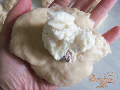 Йогуртовые булочки с творожной массой и карамельно-ореховой корочкой Йогуртовые булочки с творожной массой и карамельно-ореховой корочкой