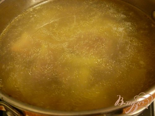 Щи с квашенной капустой и сельдереем на говяжьем бульоне Щи с квашенной капустой и сельдереем на говяжьем бульоне