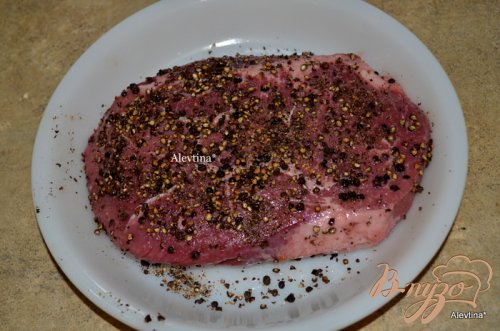 Стейк с черным перцем, коньяком и грибами Стейк с черным перцем, коньяком и грибами