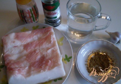 Вареное сало с чесноком Вареное сало с чесноком