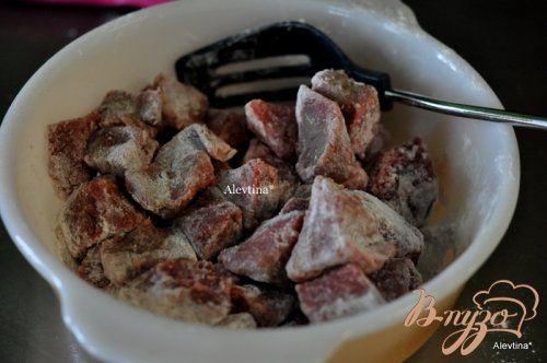 Тушеная говядина с перловкой и овощами Тушеная говядина с перловкой и овощами
