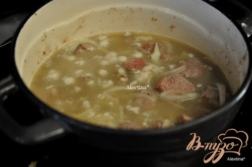 Тушеная говядина с перловкой и овощами Тушеная говядина с перловкой и овощами
