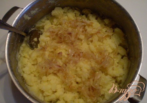 Жаренные пирожки с картофелем и луком Жаренные пирожки с картофелем и луком