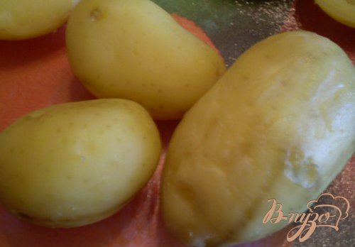 Картофель фаршированный сыром и колбасой Картофель фаршированный сыром и колбасой
