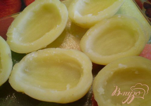 Картофель фаршированный сыром и колбасой Картофель фаршированный сыром и колбасой
