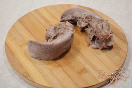 Язык свиной запеченый со специями, чесноком и сыром Язык свиной запеченый со специями, чесноком и сыром