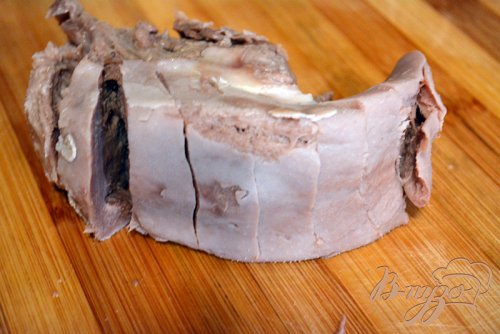 Язык свиной запеченый со специями, чесноком и сыром Язык свиной запеченый со специями, чесноком и сыром