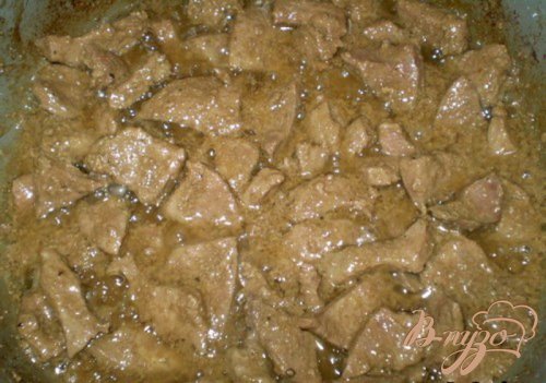 Печень тушенная с грибами, луком в сметане Печень тушенная с грибами, луком в сметане
