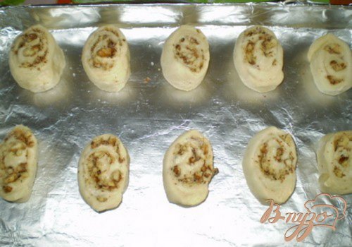 Открытые рулетики с корицей и орехами Открытые рулетики с корицей и орехами