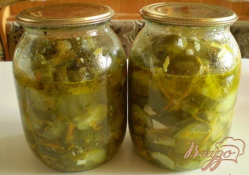 Огуречный салат с морковью и чесноком Огуречный салат с морковью и чесноком