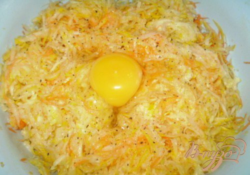 Оладьи кабачковые с морковью и чесноком Оладьи кабачковые с морковью и чесноком