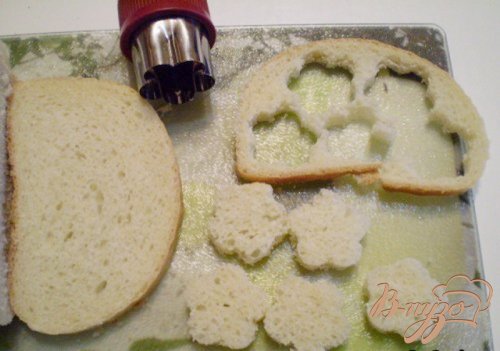 Печеночная закуска на хлебных цветочках Печеночная закуска на хлебных цветочках