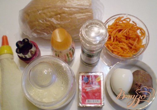 Печеночная закуска на хлебных цветочках Печеночная закуска на хлебных цветочках