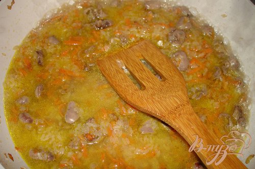 Паэлья с куриными сердечками и черносливом Паэлья с куриными сердечками и черносливом