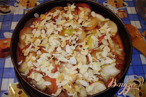 Творожная запеканка с яблоком и миндалем Творожная запеканка с яблоком и миндалем