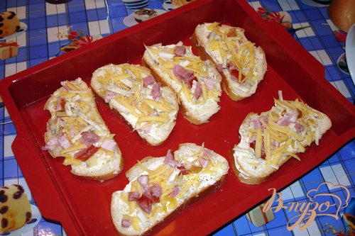 Ароматные горячие гренки с сыром и копченым беконом Ароматные горячие гренки с сыром и копченым беконом