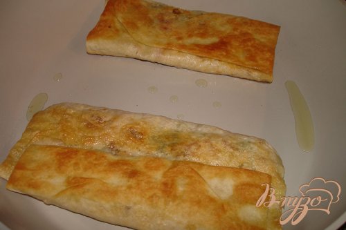 Лаваш с сыром и колбасой на сковороде Лаваш с сыром и колбасой на сковороде