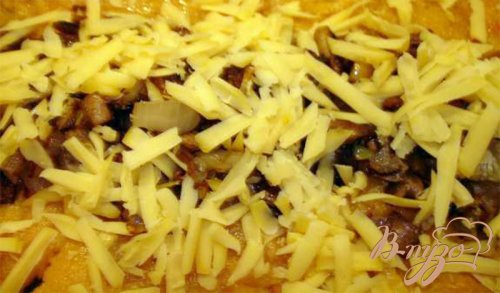 Куриный рулет с карри, сыром и грибами, завернутый в виноградные листья Куриный рулет с карри, сыром и грибами, завернутый в виноградные листья