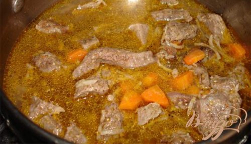 Тушеное мясо с сельдереем и морковью Тушеное мясо с сельдереем и морковью