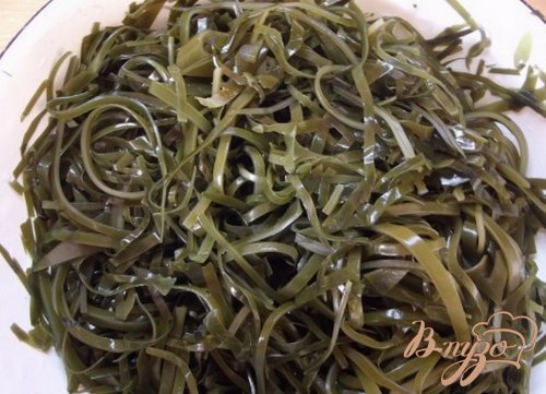 Салат из ламинарии с морепродуктами Салат из ламинарии с морепродуктами