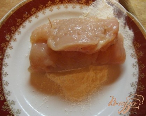Рулеты куриные с салом и чесноком Рулеты куриные с салом и чесноком