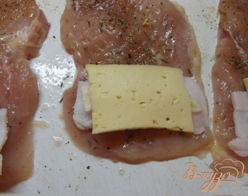 Рулеты куриные с салом и чесноком Рулеты куриные с салом и чесноком