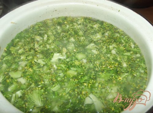 Суп из брокколи с сухариками Суп из брокколи с сухариками